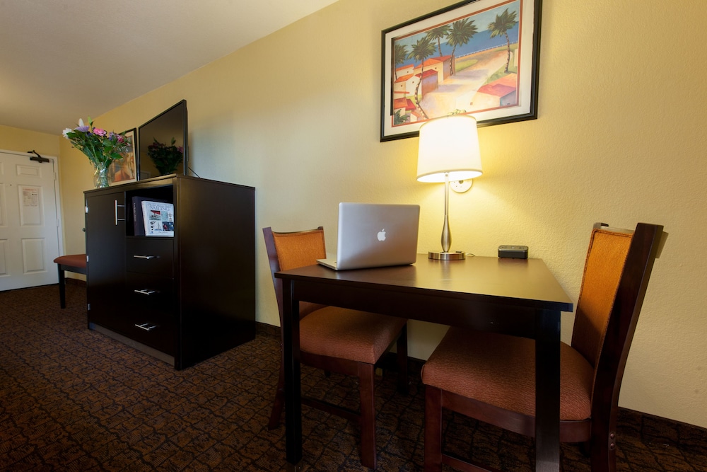Best Western Escondido Hotel 31/35