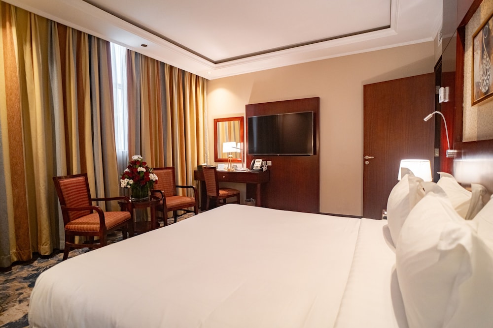 ROOM, TRIPLE