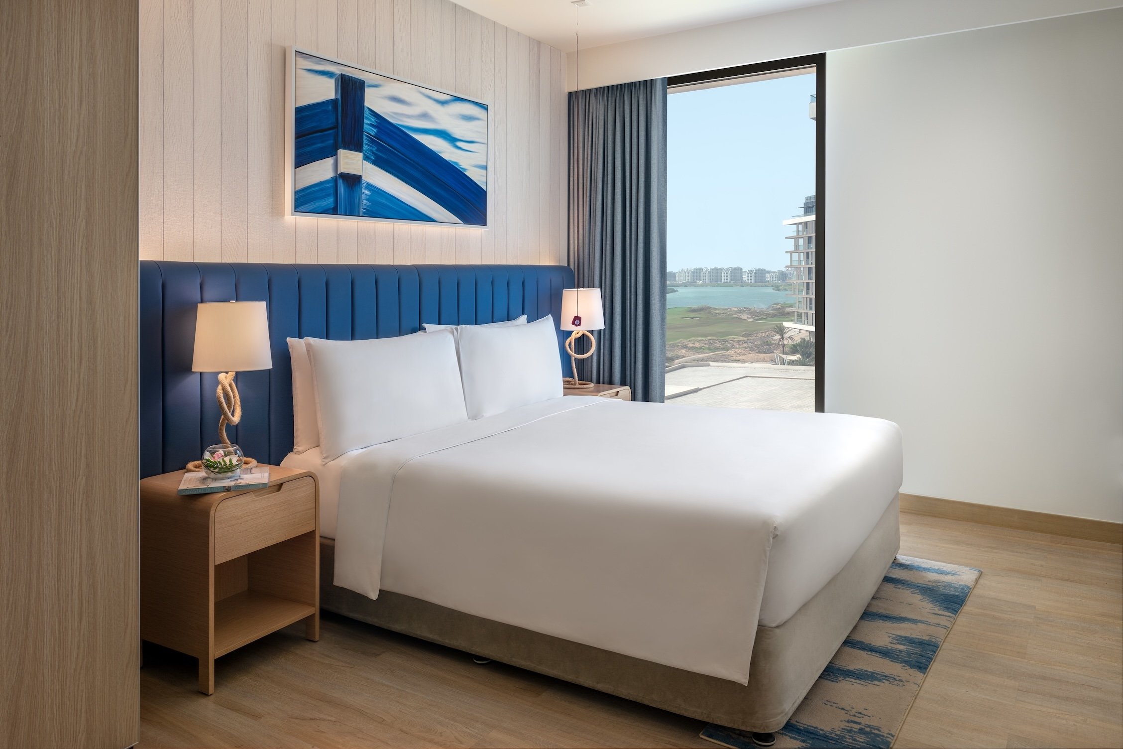 Deluxe, King Bed, Plaza View, Accessible