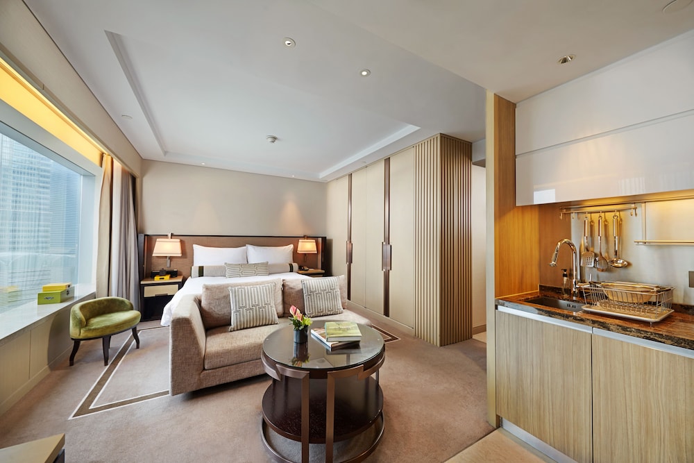 IFC Residence 31/32