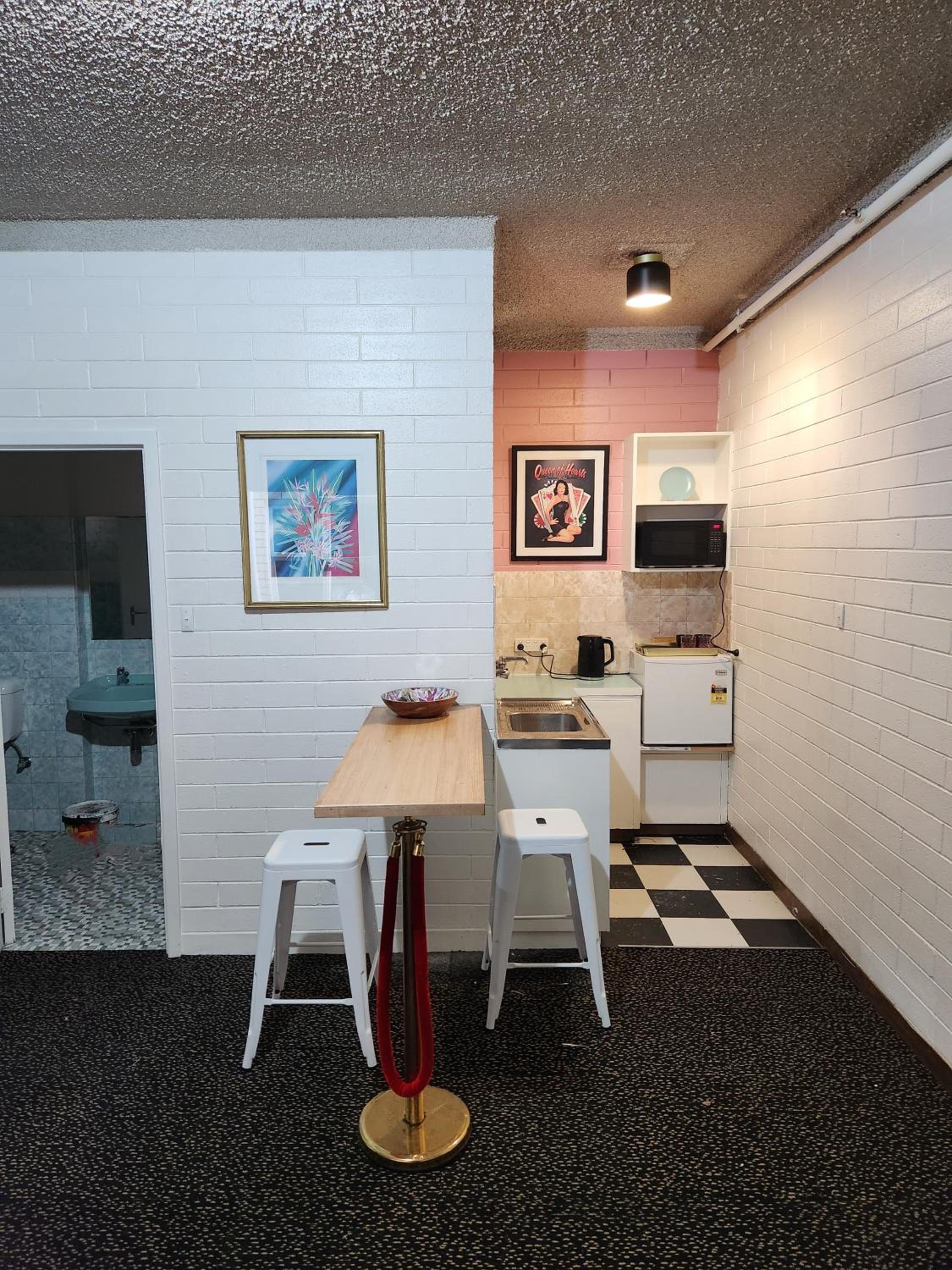 Adelaide Motel Backpackers 18/24