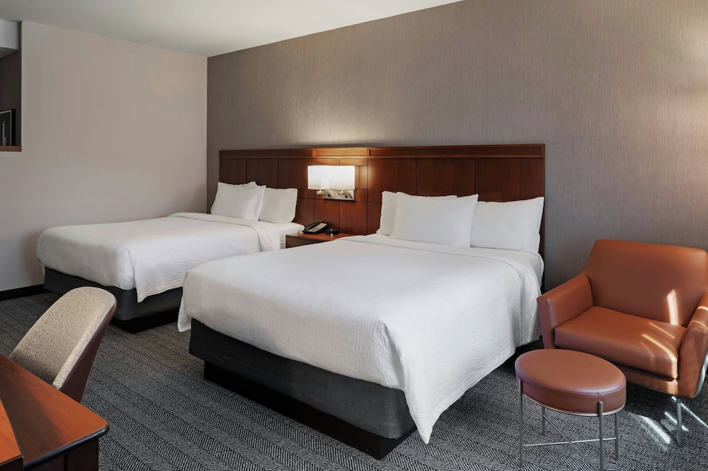 غرفة بسريرين كوين، Courtyard Long Beach Airport 3/8