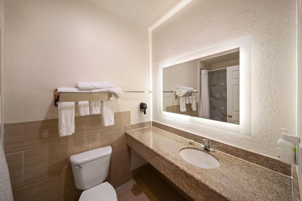 Baymont by Wyndham Texas City 59/59