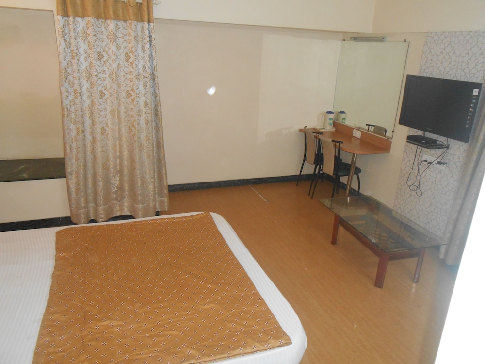 Hotel Pooja International 25/38