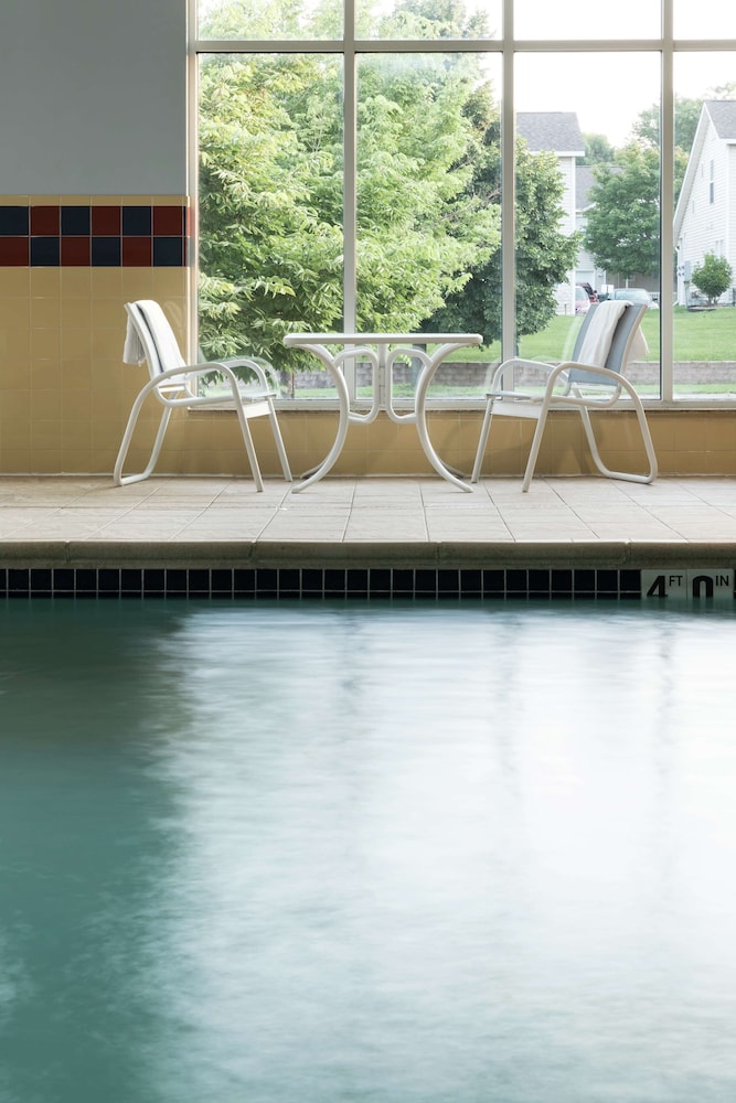 Hampton Inn and Suites Rochester-North photo3