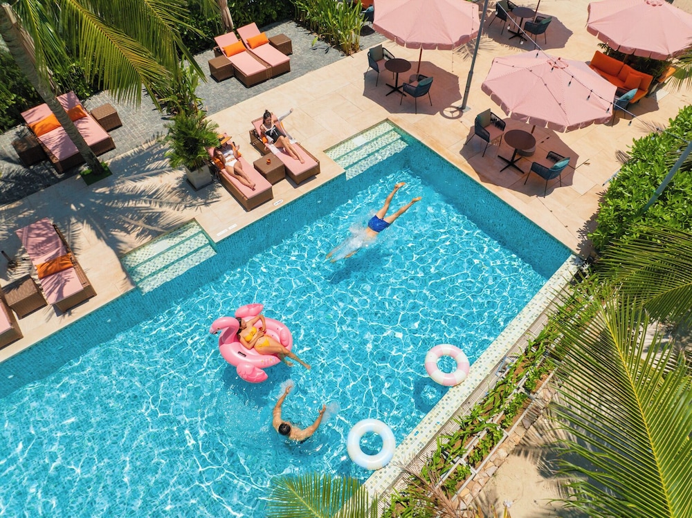 Signature By M Village Beach Front Hotel, a brand of Modern Village Lifestyle 40/50