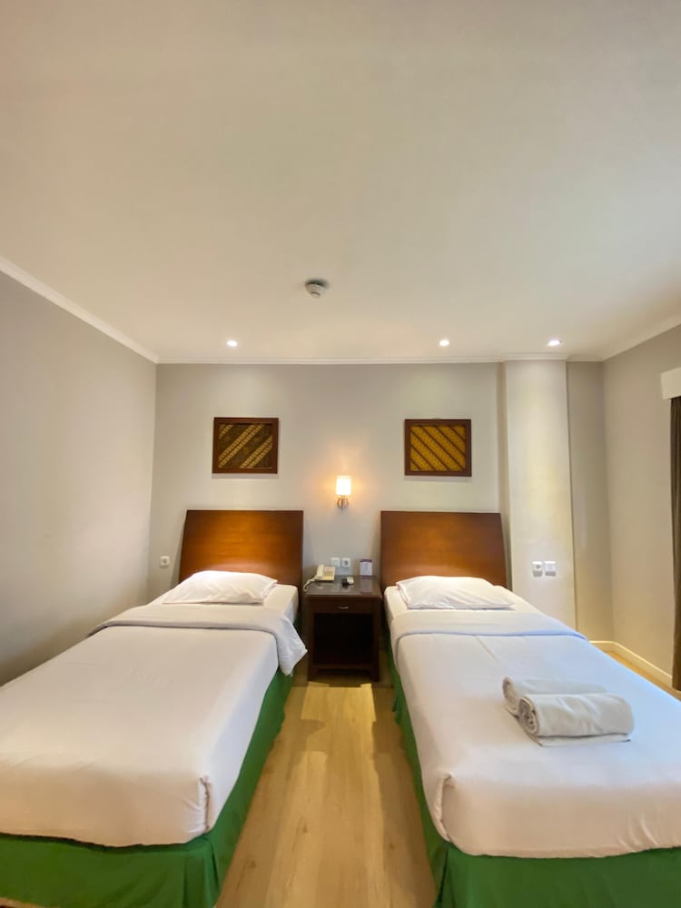 Cipta Hotel Wahid Hasyim 23/49