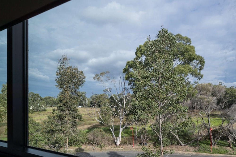 Atura Blacktown 48/49