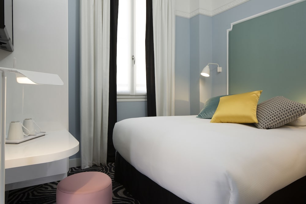 Hotel Pastel Paris 16/41
