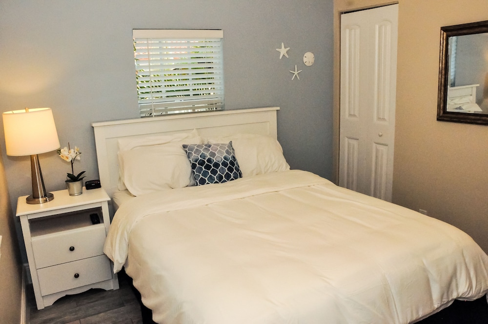 Blue Waters Beach Club 7/45