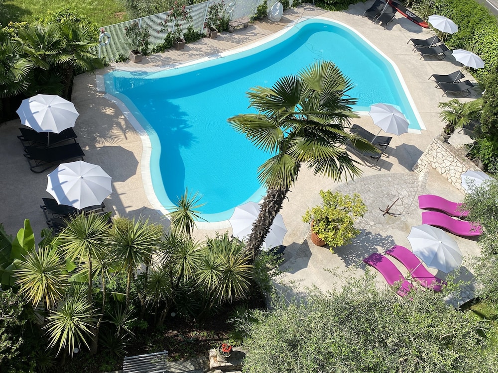 Hotel Villa Miravalle 45/50