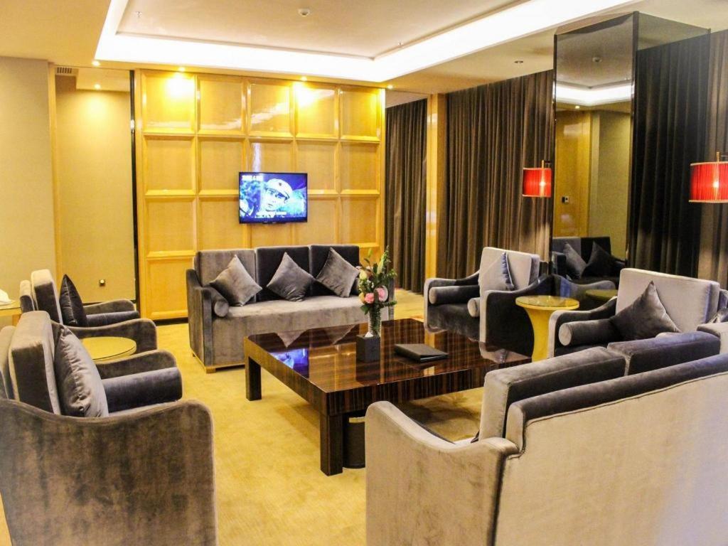 Golden Phoenix International Hotel 39/51