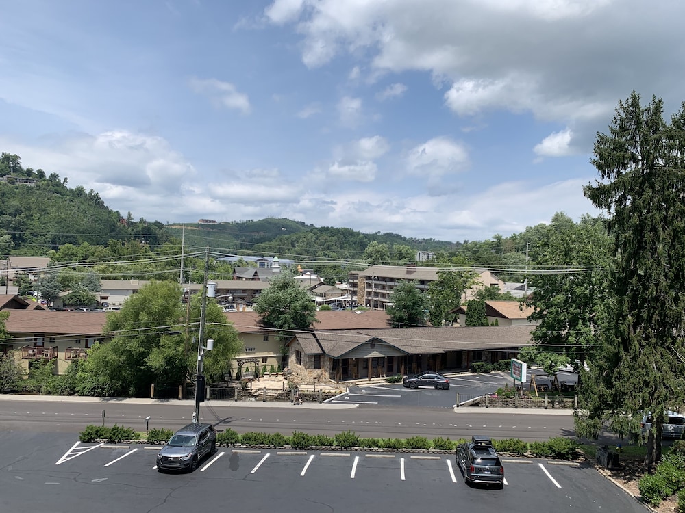 Olde Gatlinburg Rentals 47/50