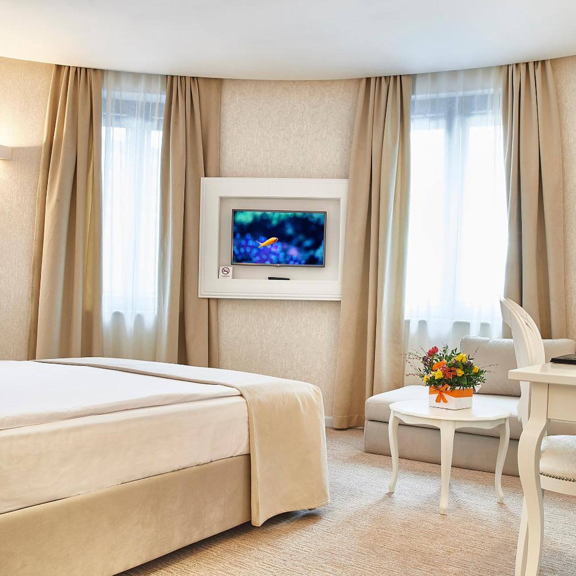 Deluxe, Double Bed, Mountain View, Sofa