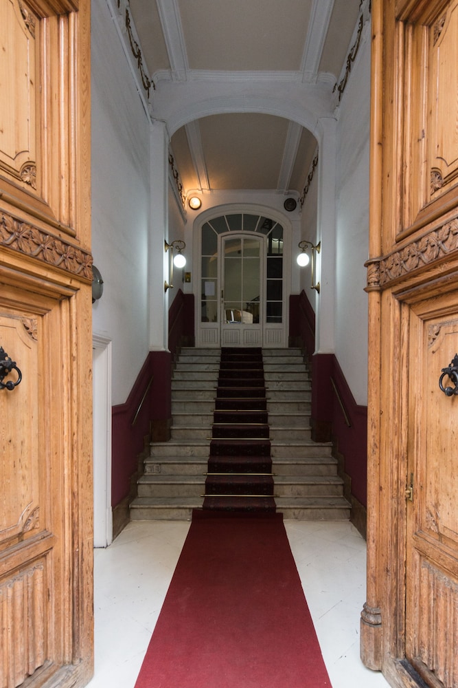 Hostal Lesseps 31/60