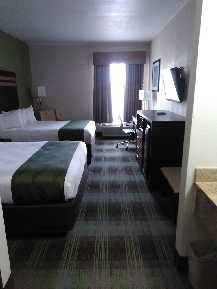 Quality Inn & Suites Mount Vernon 8/17