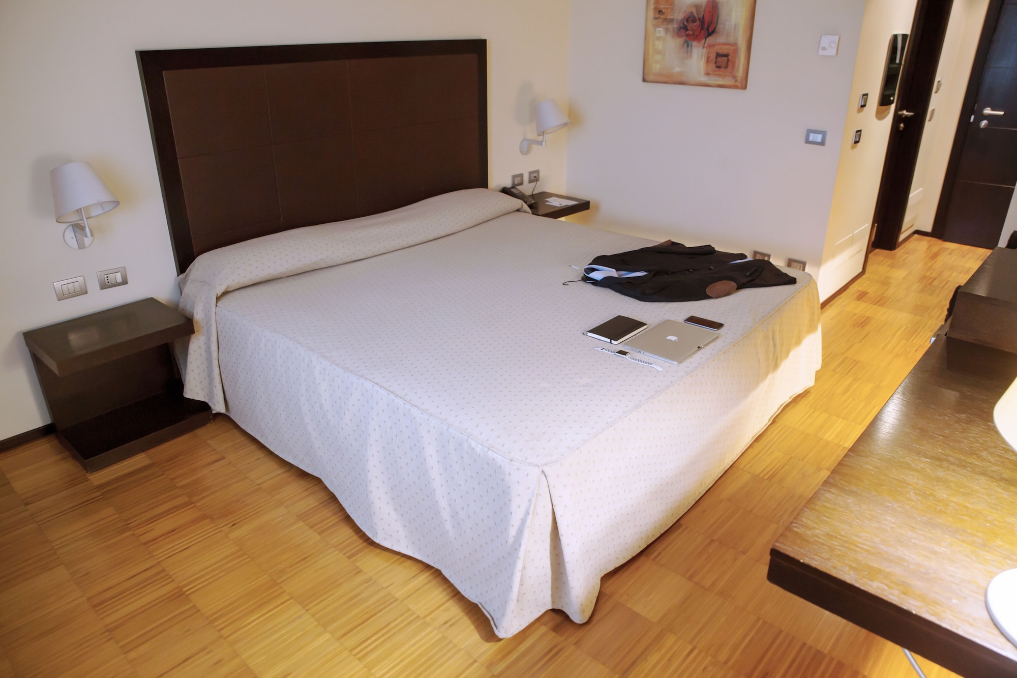 ROOM, DOUBLE BED