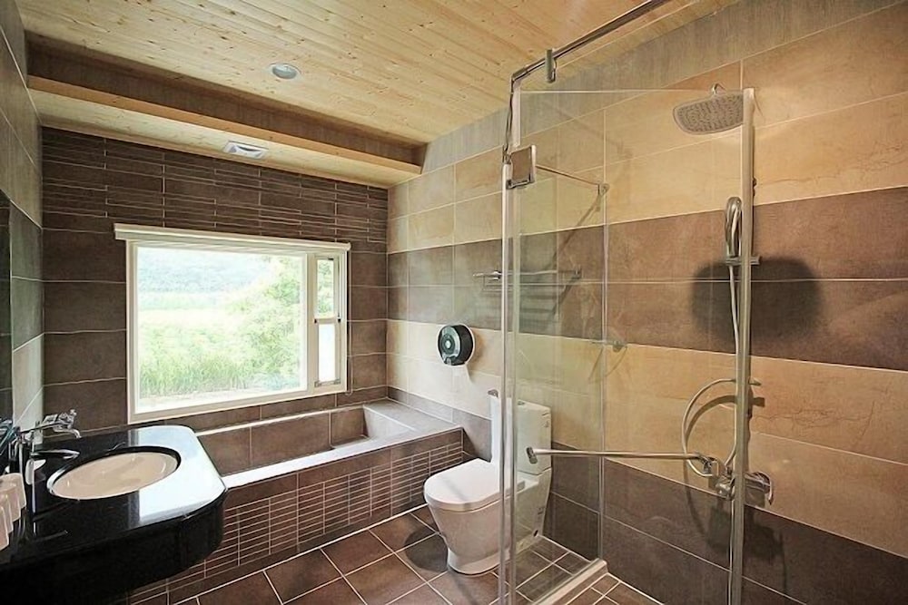 Cai Feng B&amp;B 35/37
