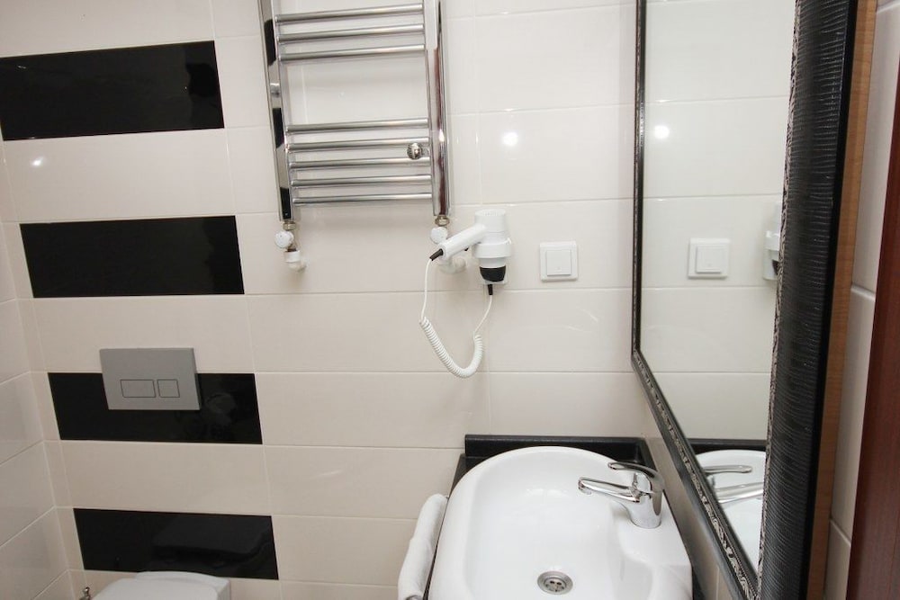 ASRIN BUSINESS HOTEL 18/73