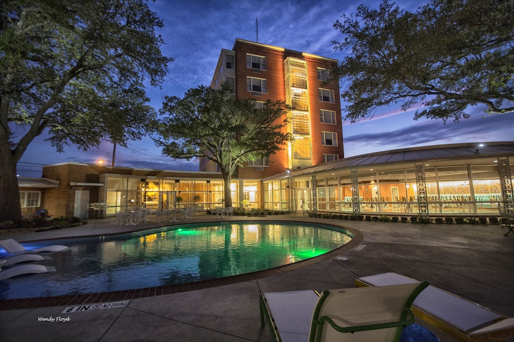 The Fredonia Hotel and Convention Center 2/30
