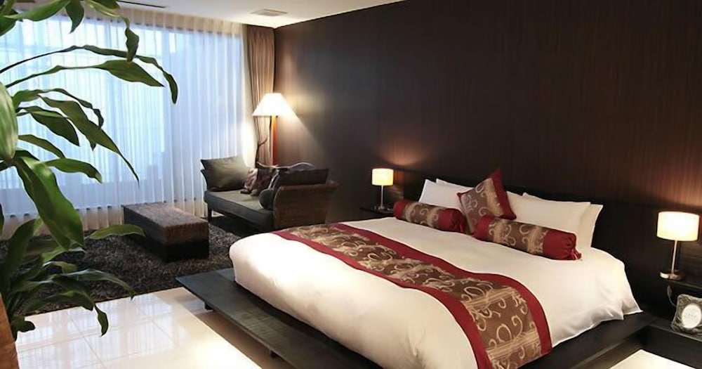 WESTERN, JUNIOR SUITE