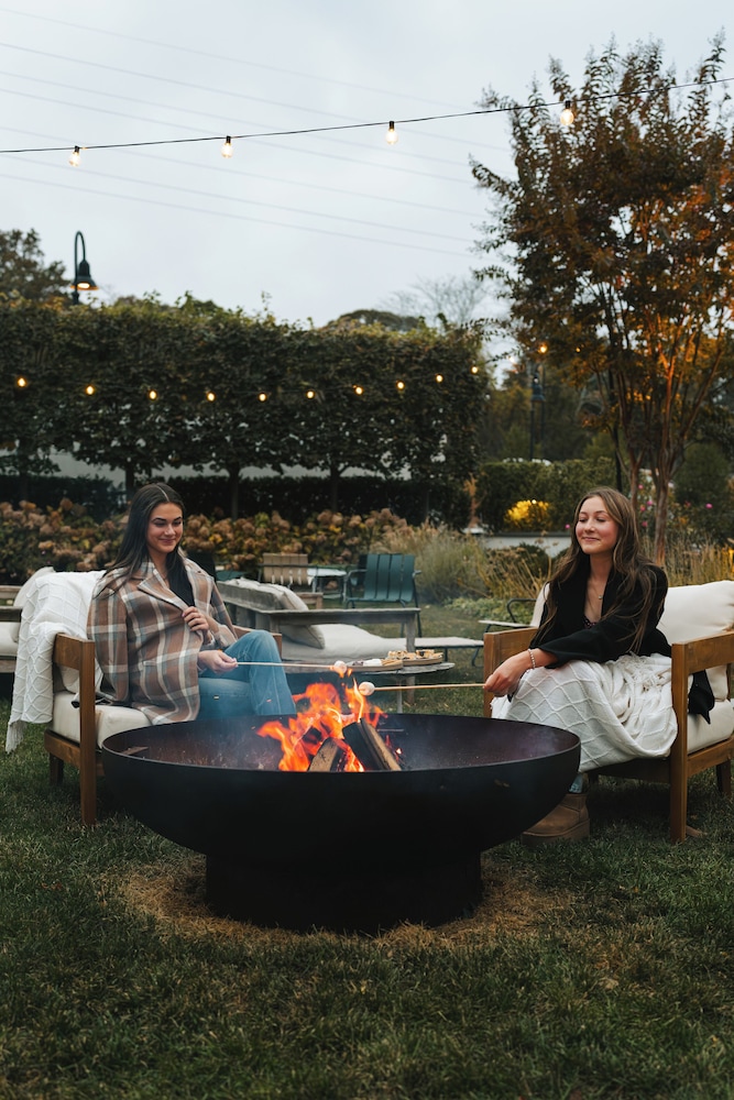 Canoe Place Inn & Cottages 44/50