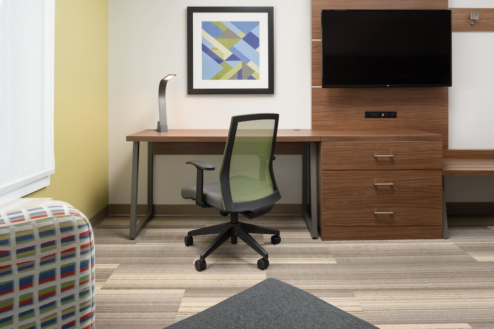 Holiday Inn Express Hotel & Suites Tullahoma 43/47