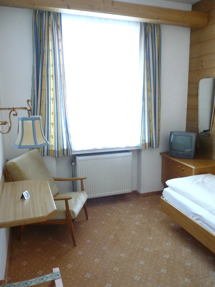 Hotel Roter Hahn Bed and Breakfast 28/44
