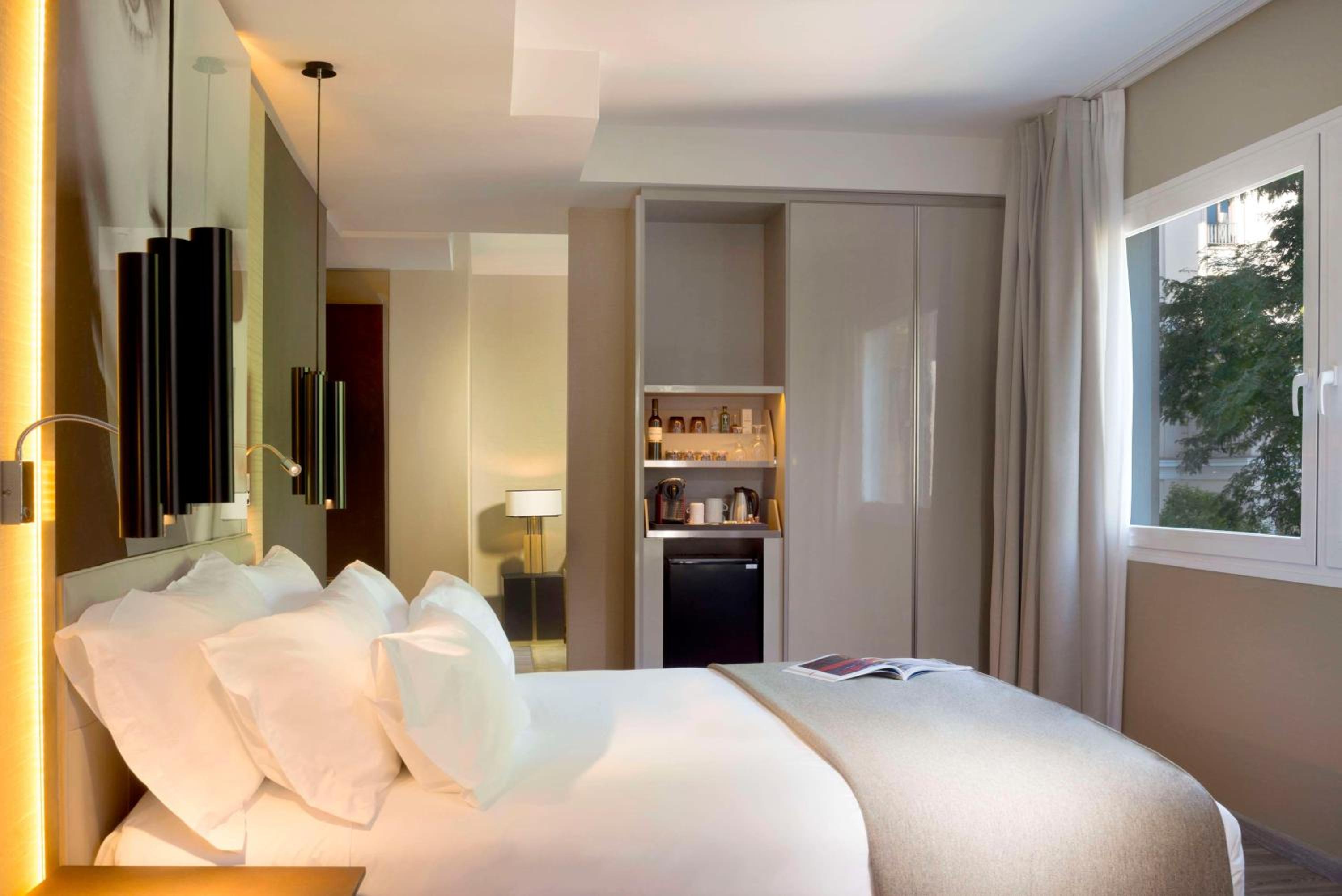 Junior Suite, Queen Bed