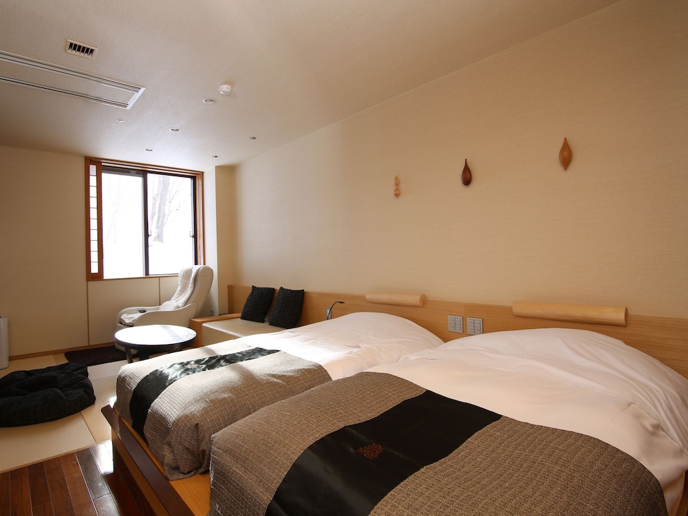 Niseko Konbu Onsen Tsuruga Besso Moku No Sho 18/70