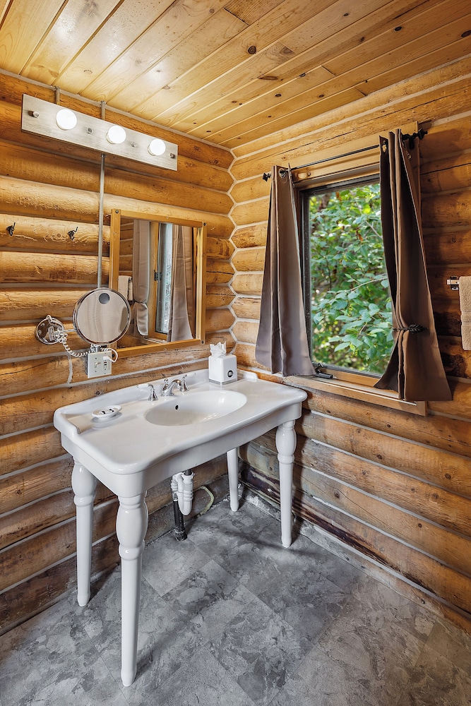 Denali Crow s Nest Cabins 25/48
