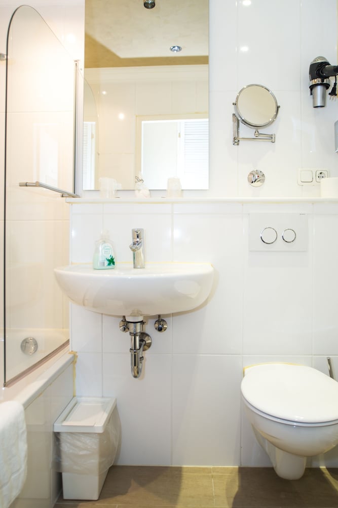 Acanthushotel Munich 46/50