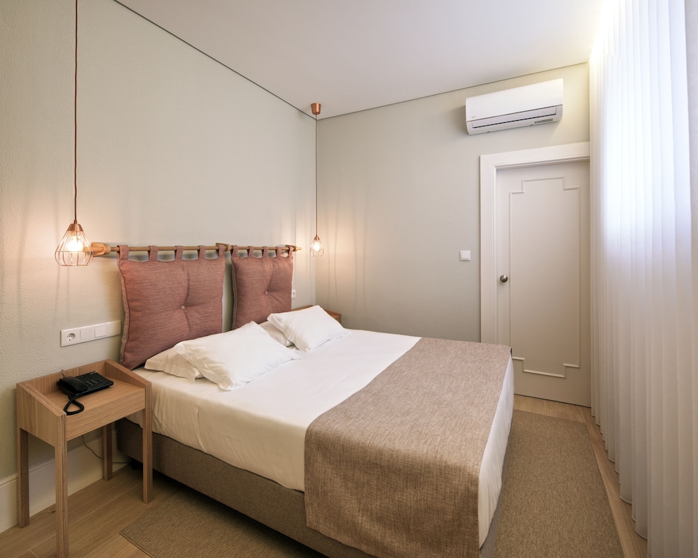 COMFORT, QUEEN BED
