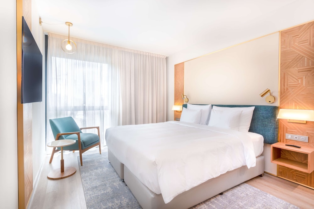 1 Bedroom, Single, King Bed, Terrace