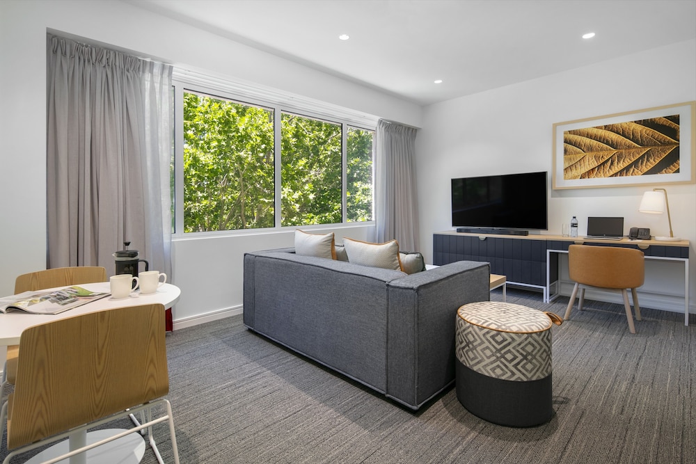 Quest Canberra City Walk 23/36