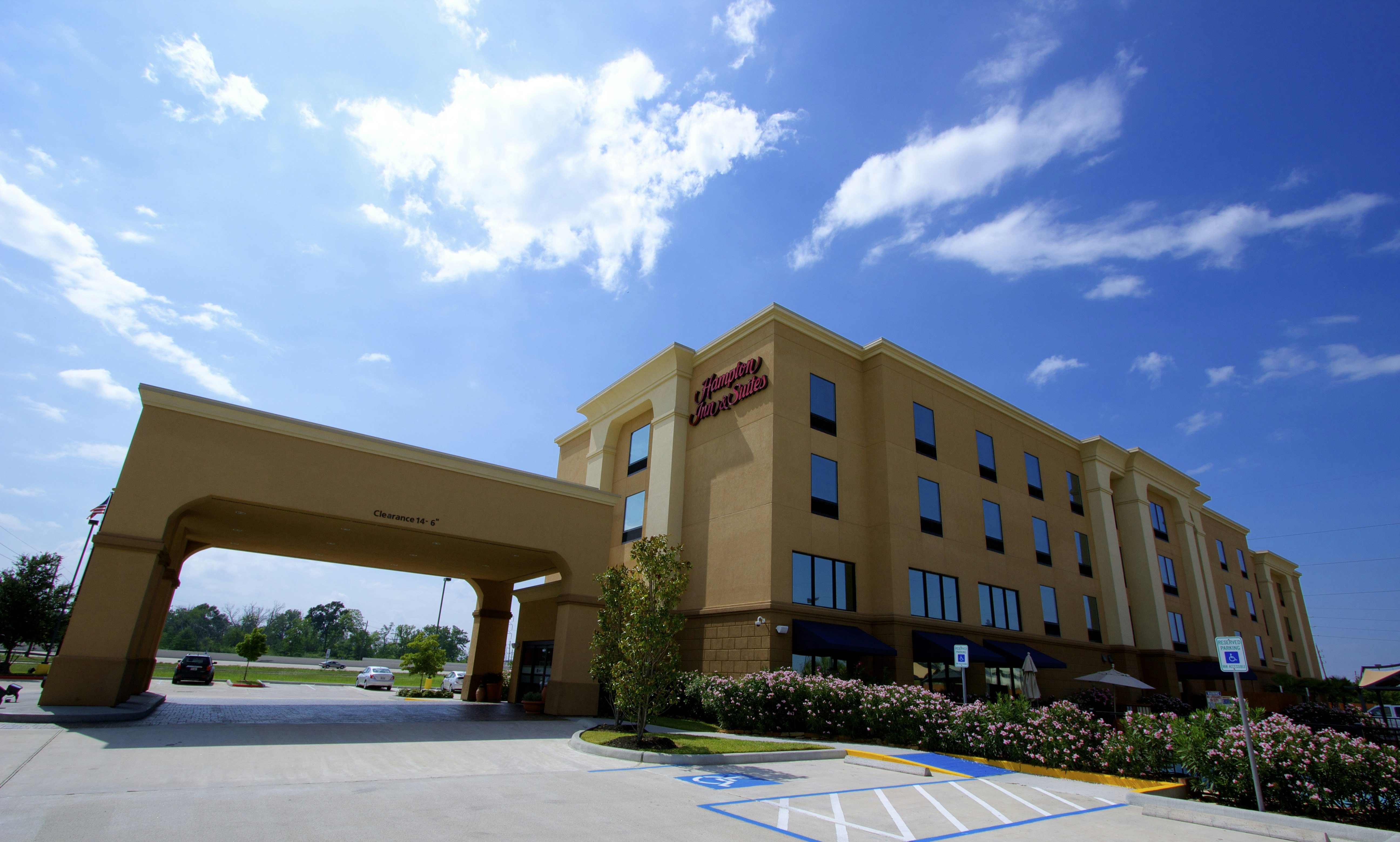 Hampton Inn & Suites Tomball Houston NW 81/86