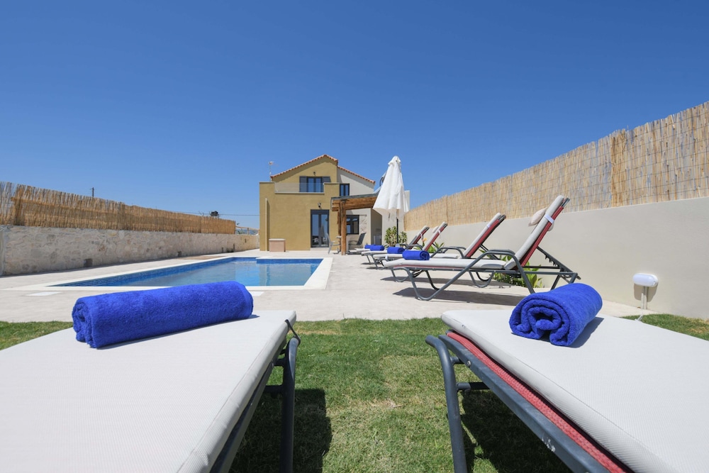 Arismari Villa - Private Pool 16/17