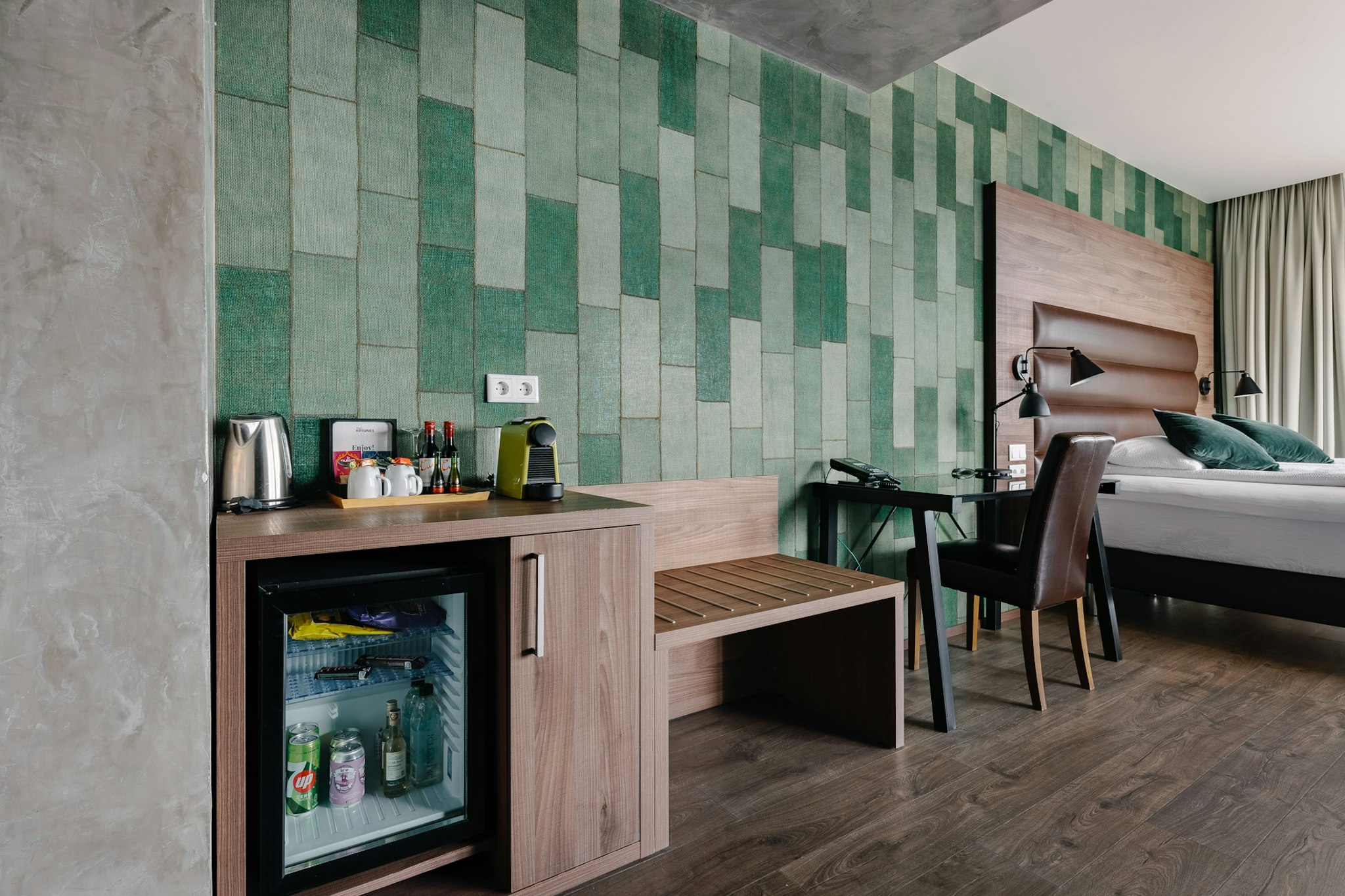 HOTEL KRIUNES 83/83