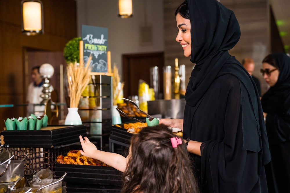 Holiday Inn Dubai Al Maktoum Airport 38/82