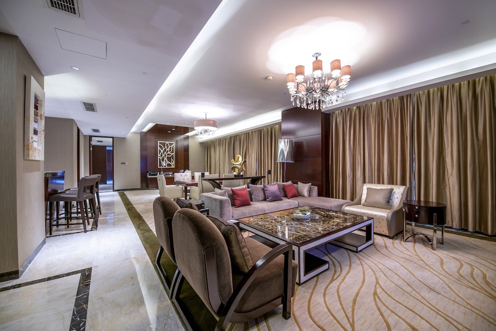 Crowne Plaza Tianjin Binhai Center 56/64