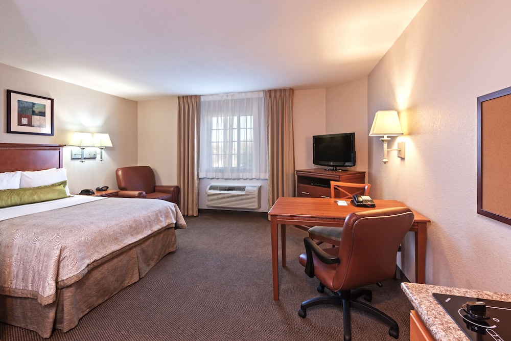 Candlewood Suites Pearland 16/37