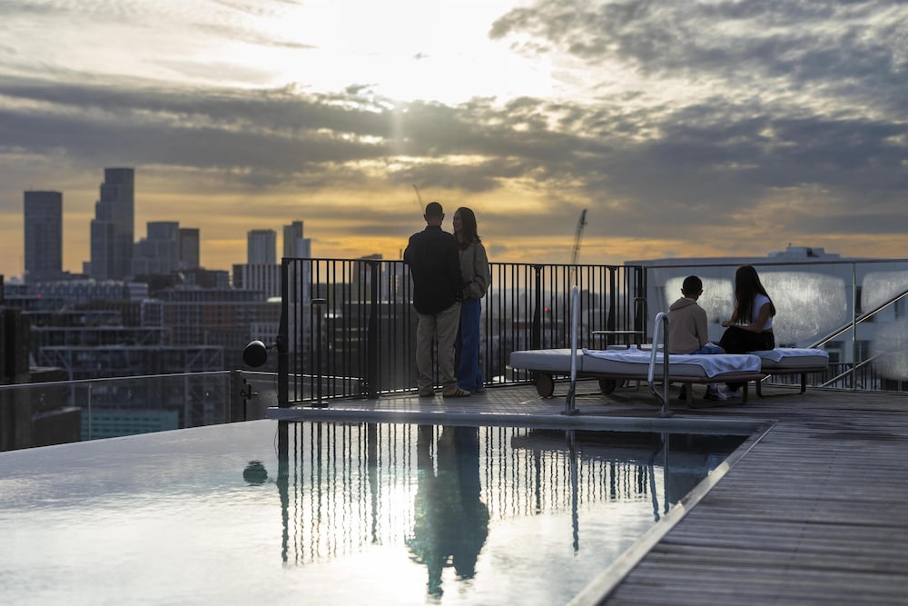 Art otel London Battersea power station powered by Radisson Hotels 45/48