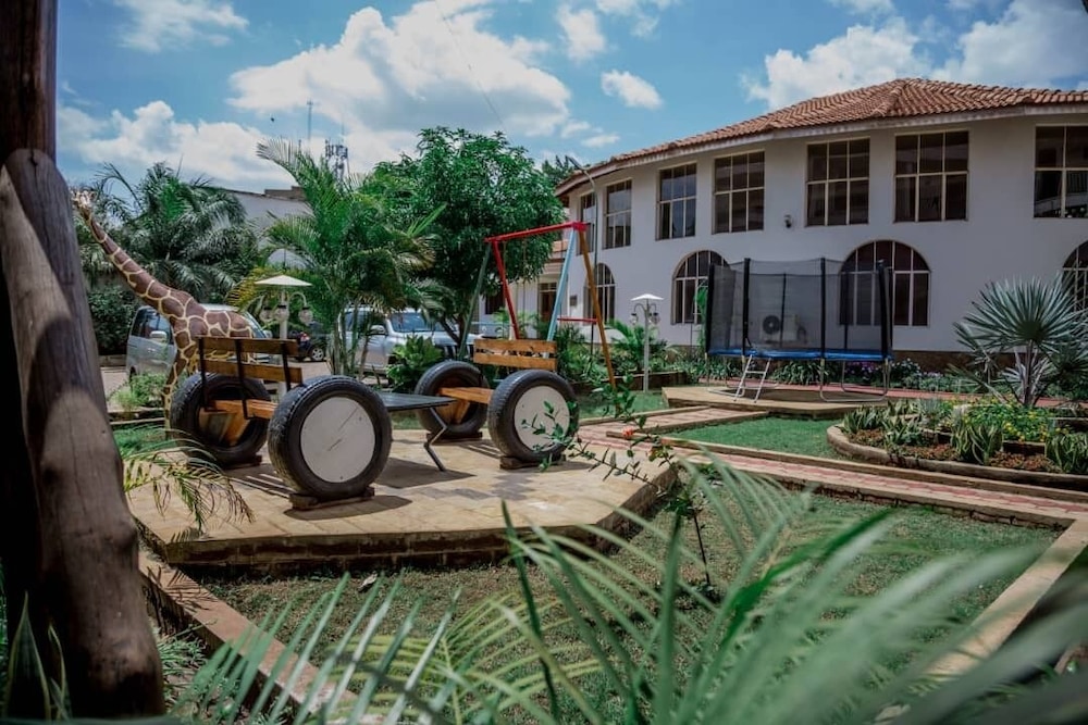 Kilimanjaro Crane Hotel 41/45
