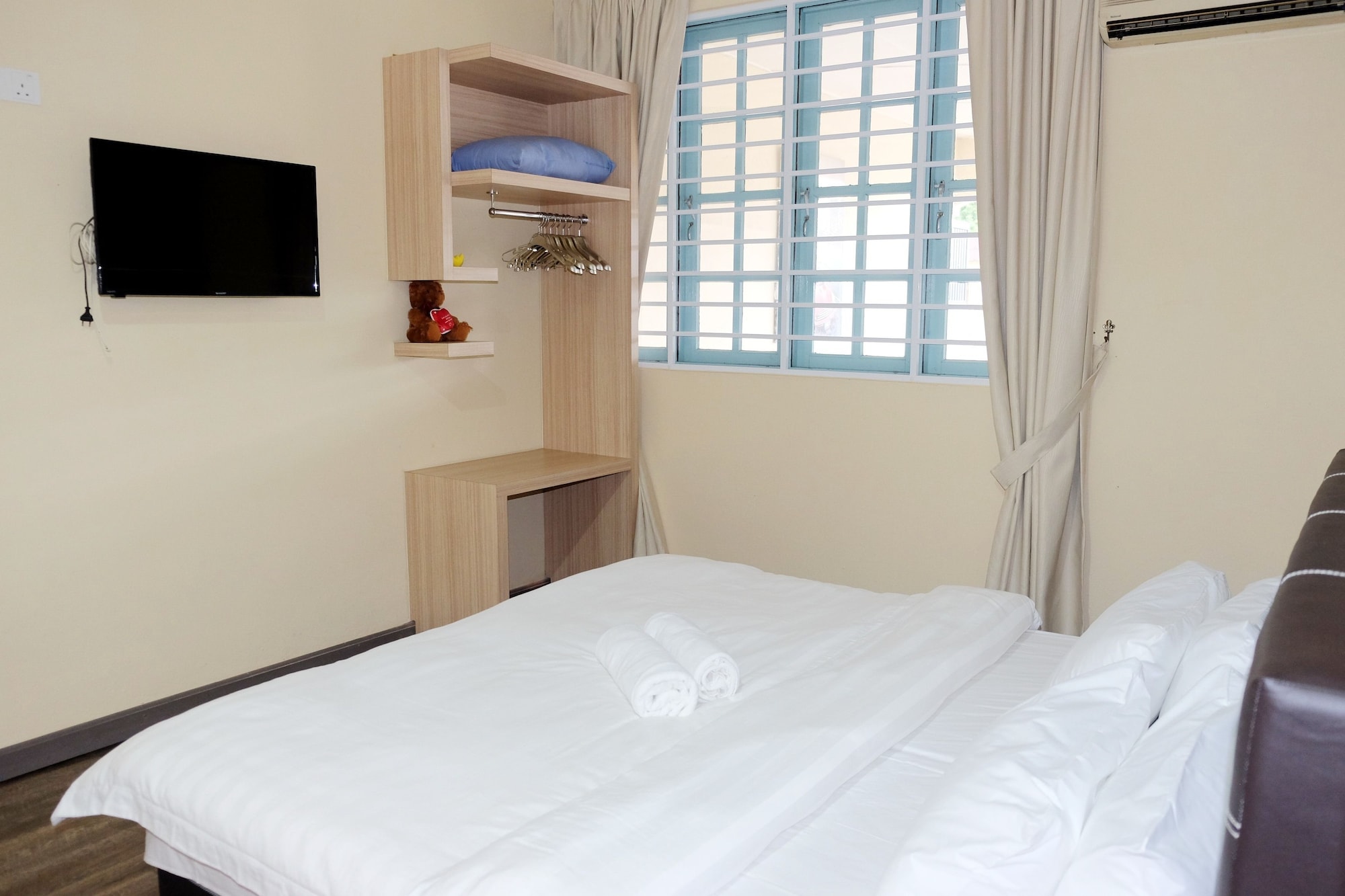 House, 1 King and 4 Queen Beds, Terrace