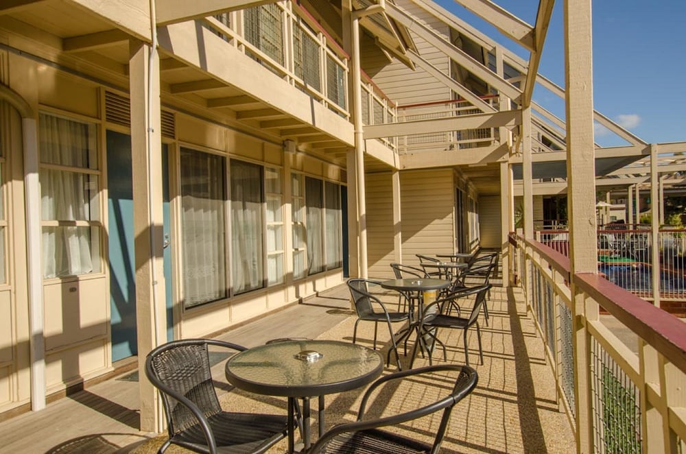 Mas Country Riverboat Lodge Motor Inn 4/28