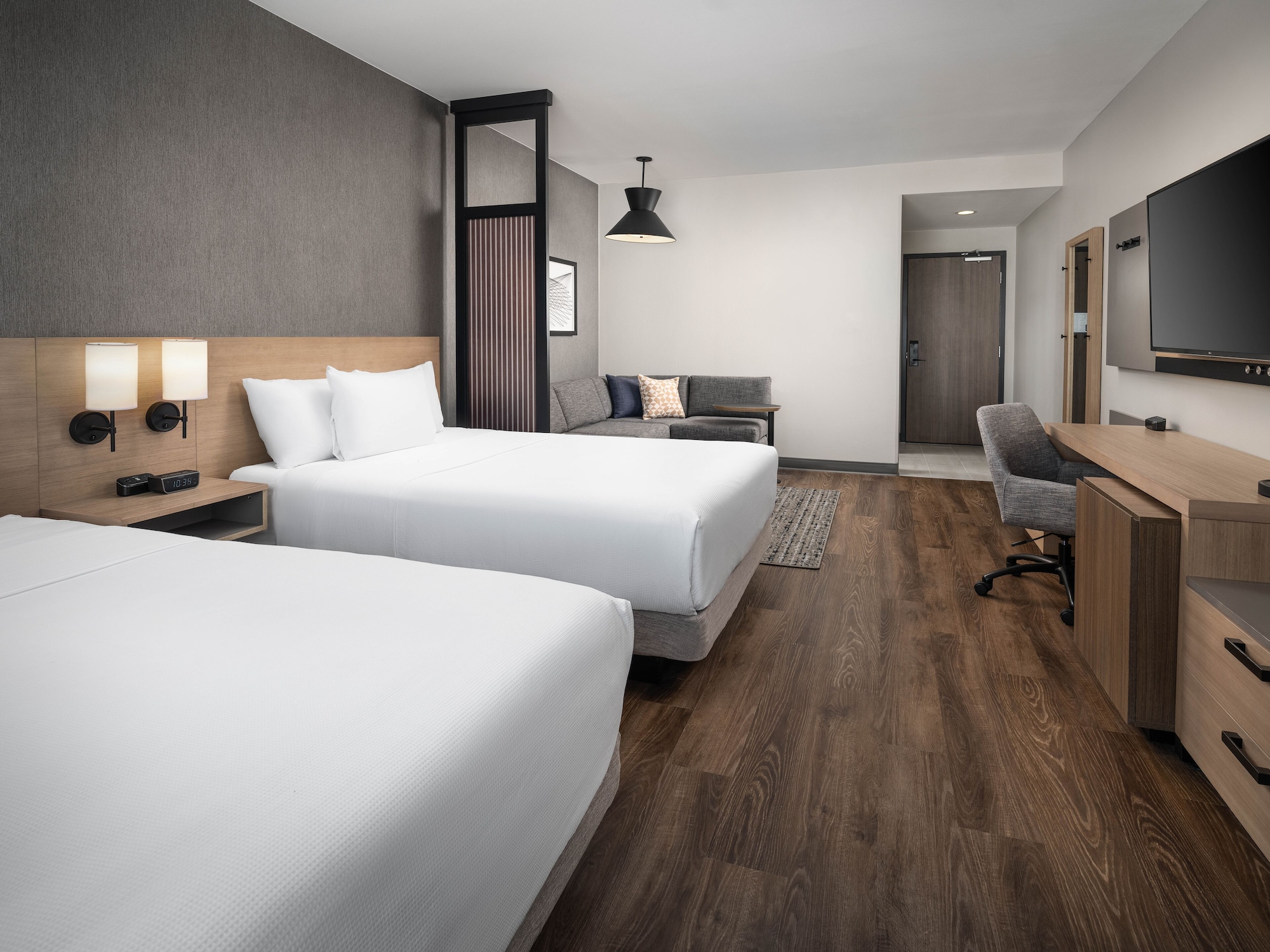 ROOM, 2 QUEEN BEDS, SOFA