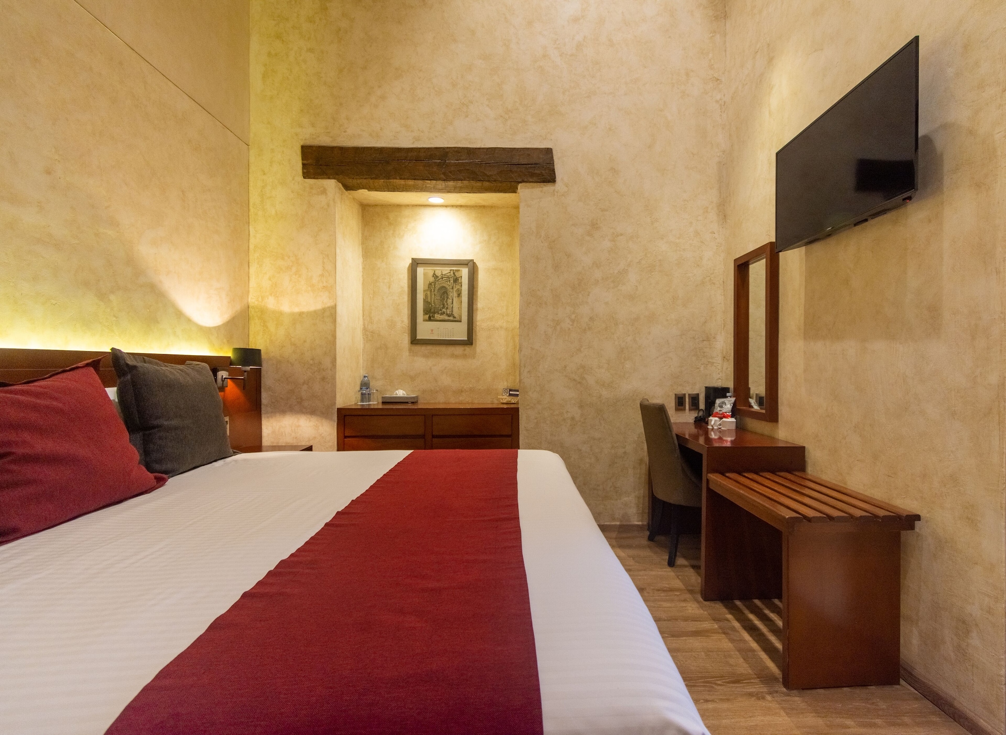 GRAND, KING BED