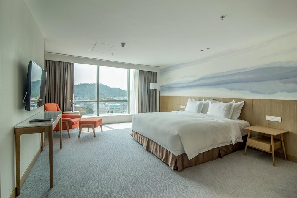 Crowne Plaza Zhuhai City Center 16/78