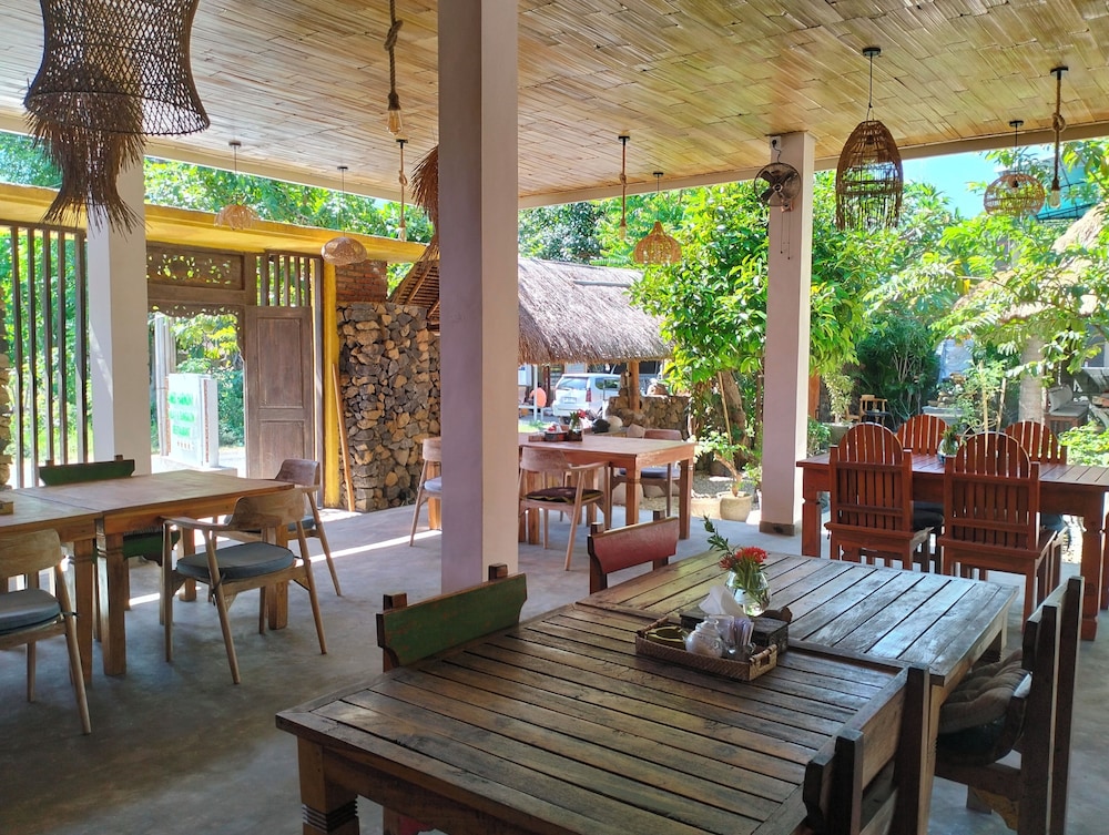 Amed Harmony Cafe And Bungalows 54/68