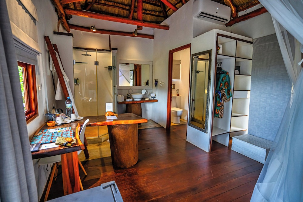 Vilanculos Beach Lodge T 28/50